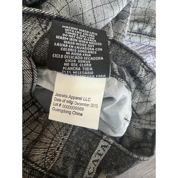 Young Rich & Famous NYC Mens Shorts Size 34 Black Gray Globe Print - Picture 5 of 9